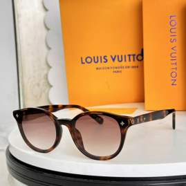 Picture of Louis Vuitton Sunglasses _SKUfw76721318fw